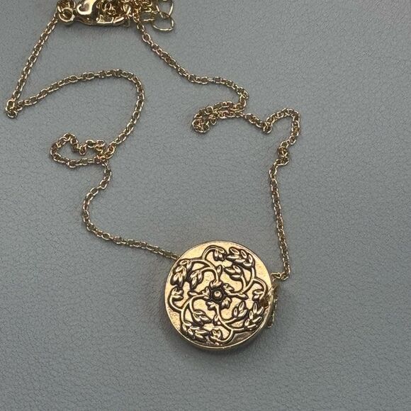 Gold Tone Initial " E " Rhinestone Medallion Pendant Necklace - Picture 6 of 7